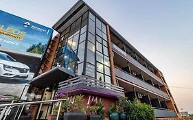 Kingsford Riverside Inn